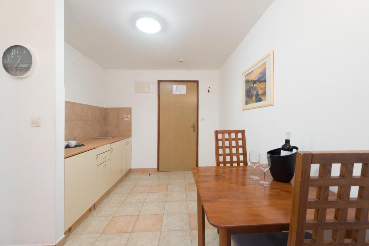 Hotel Rooms Roccia Novigrad  Esterno foto
